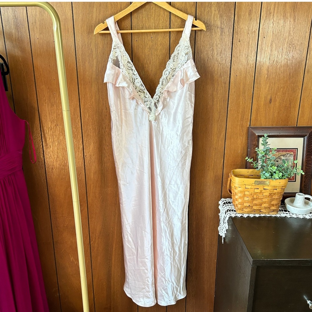 Vintage Paulin'se Trusseau Light Pink Lace Nightgown –‎ Size Small